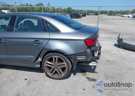 2017 Audi A3 2.0T Premium z USA, uszkodzony, nr VIN WAUAUGFF1H1047117